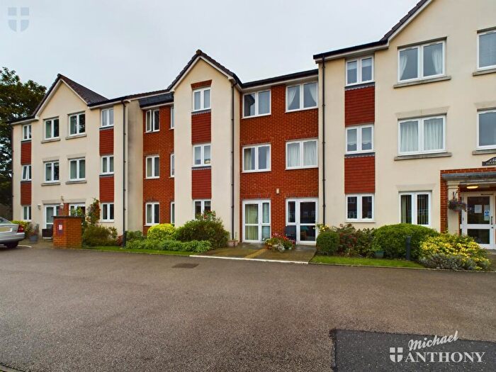 1 Bedroom Flat For Sale In Pearl Court, Croft Road, Aylesbury, Buckinghamshire, HP21