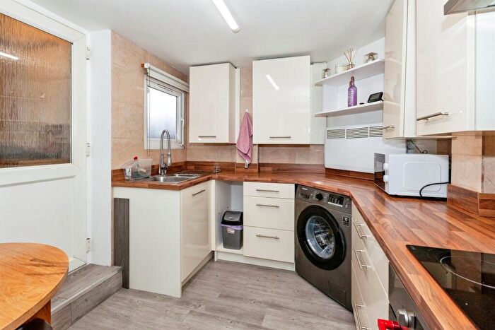 1 Bedroom House For Sale In Salt Hill Drive, Slough, SL1