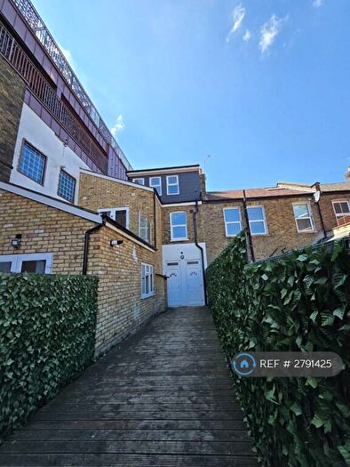 2 Bedroom Flat To Rent In Heron Mews, Ilford, IG1