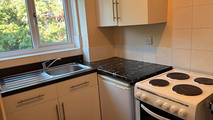 1 Bedroom Flat To Rent In Overton Drive, Chadwell Heath, Romford, Redbridge, RM6