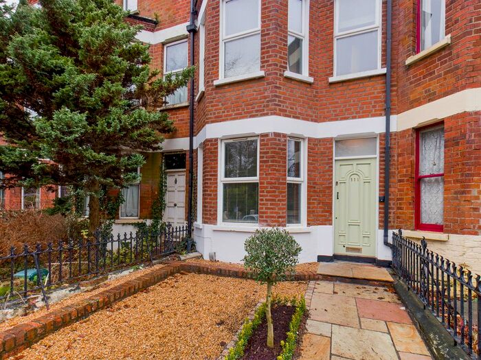 4 Bedroom Town House To Rent In Malone Road, Belfast, BT9