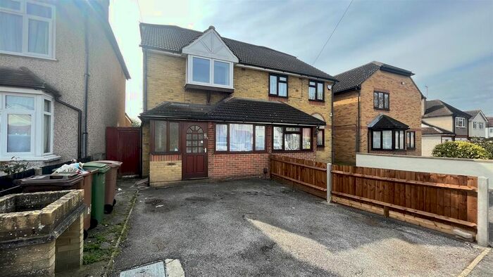 4 Bedroom Semi-Detached House To Rent In Abbotts Road, Cheam, Sutton, SM3