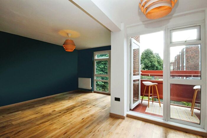 2 Bedroom Flat To Rent In Upper Clapton Road, E5