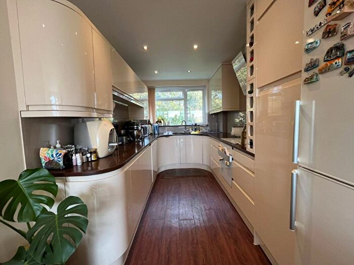 2 Bedroom Maisonette To Rent In Aldwick Court, Sonia Gardens, Woodside Park, N12