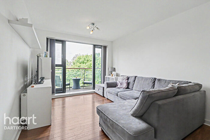 2 Bedroom Apartment For Sale In Skylark Avenue, Greenhithe, DA9