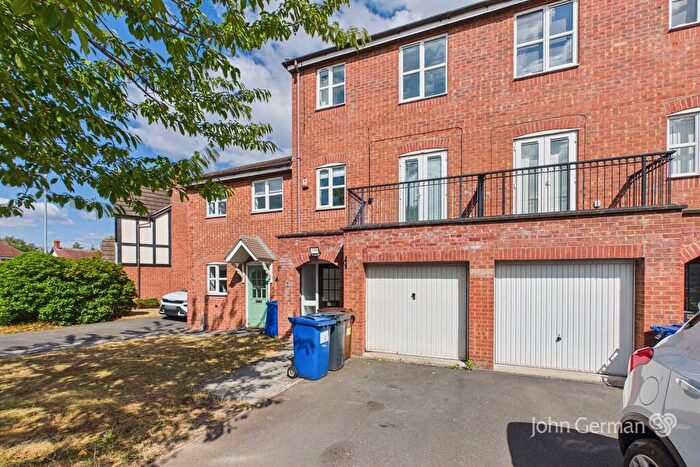 3 Bedroom Town House For Sale In Oyster Close, Burton-on-Trent, DE14