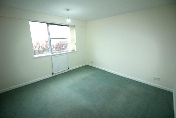 3 Bedroom Flat To Rent In St. Johns Road, Eastbourne, East Sussex, BN20