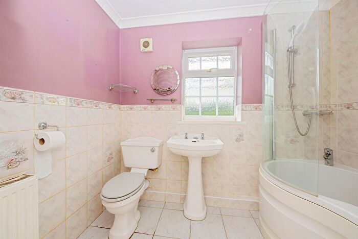 2 Bedroom Bungalow To Rent In Churchill Road, Stamford, PE9