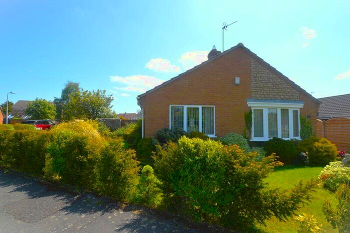 3 Bedroom Detached Bungalow For Sale In Corner Plot Bungalow - Desirable Village Location, NG33
