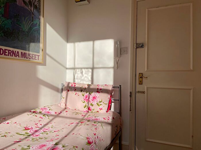 Studio To Rent In Oakley Street, London, SW3