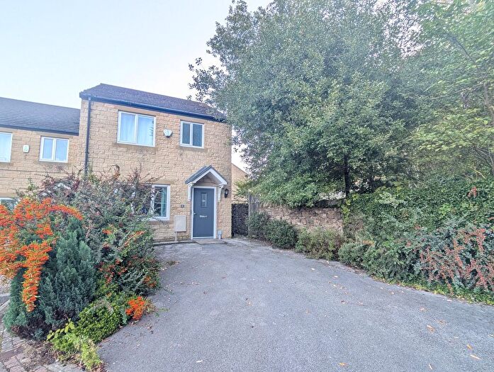 3 Bedroom Semi-Detached House For Sale In Illingworth Close, Keighley, BD21