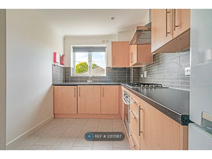 2 Bedroom Flat To Rent In Brockenhurst Court, Tunbridge Wells, TN2