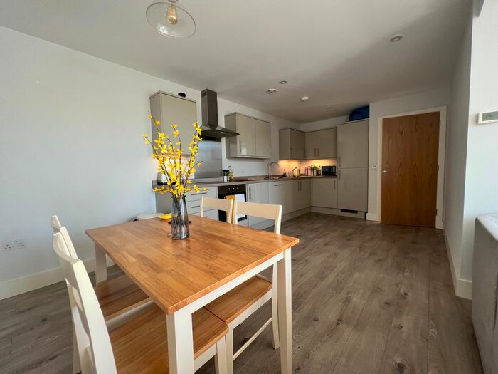 2 Bedroom Flat To Rent In Glebe Mount, Leeds, LS28