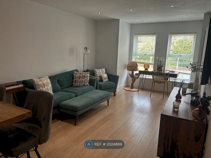 2 Bedroom Flat To Rent In Darwin House, Beckenham, BR3