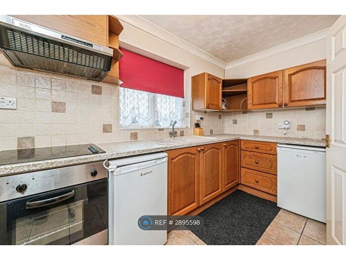 1 Bedroom Flat To Rent In Partridge Crescent, Dewsbury, WF12