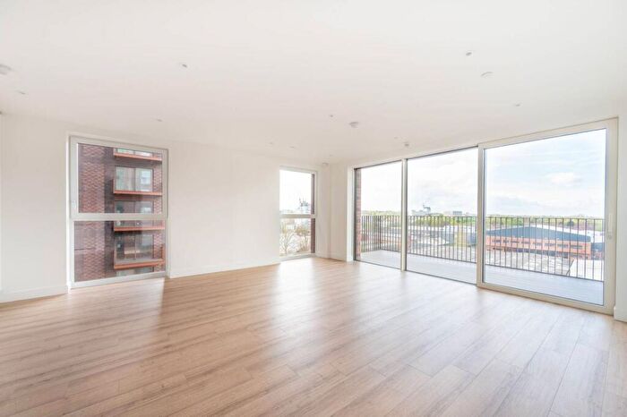 3 Bedroom Flat To Rent In Grand Union, Alperton, Wembley, HA0