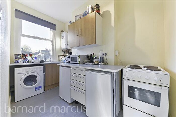Apartment To Rent In Bellenden Road, London, SE15