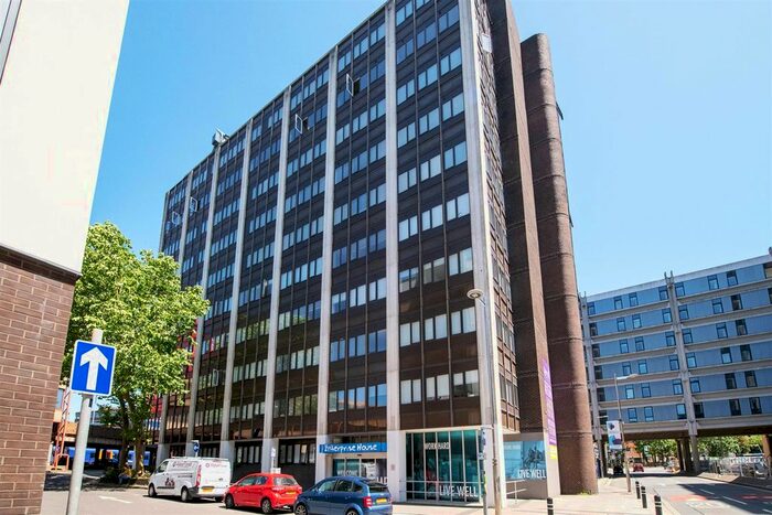 2 Bedroom Flat To Rent In Isambard Brunel Road, Portsmouth, PO1