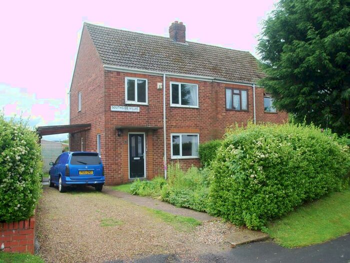 3 Bedroom Semi-Detached House To Rent In Southside Villas, Great Hatfield, HU11