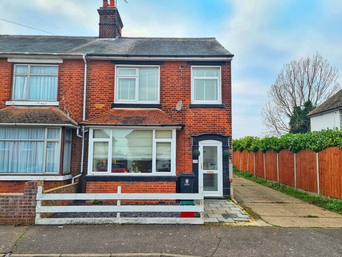 3 Bedroom End Of Terrace House To Rent In King Georges Avenue, Dovercourt, Harwich CO12