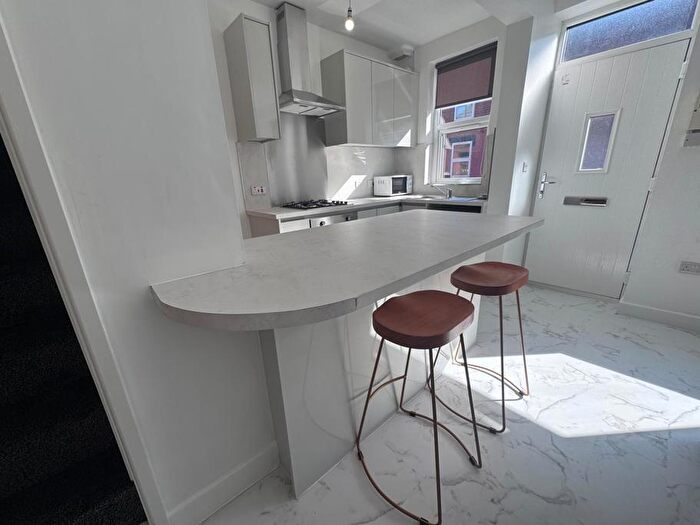 2 Bedroom House To Rent In Harold Mount, Hyde Park, Leeds, LS6