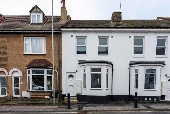 1 Bedroom Flat To Rent In Canterbury Street, ME7