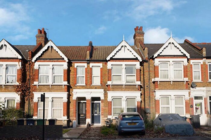 2 Bedroom Flat For Sale In Brownhill Road, Catford, London, SE6