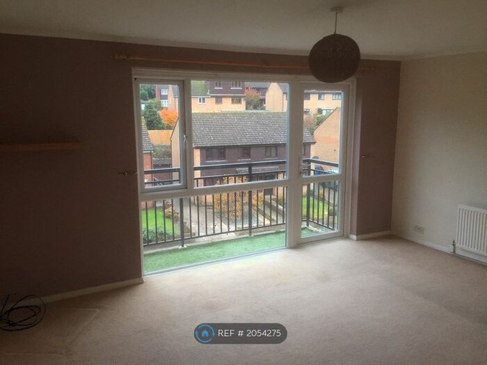 2 Bedroom Maisonette To Rent In Willow Court, Folkestone, CT20