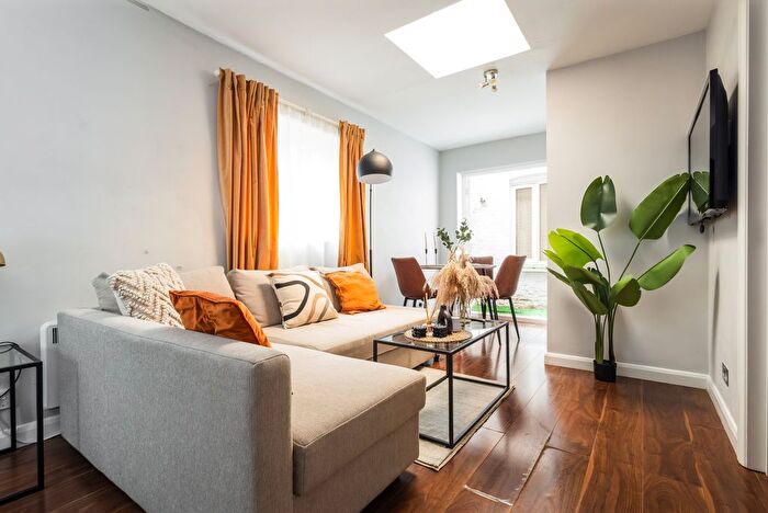 1 Bedroom Flat For Sale In Camden High Street, London, NW1