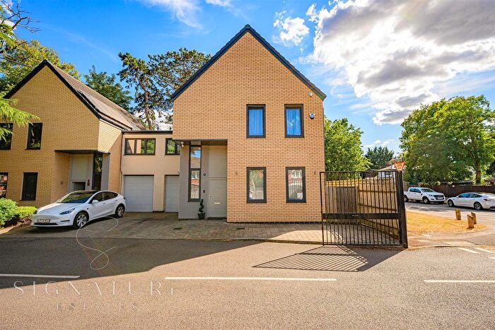 4 Bedroom Semi-Detached House For Sale In Mallard Road, Abbots Langley, WD5