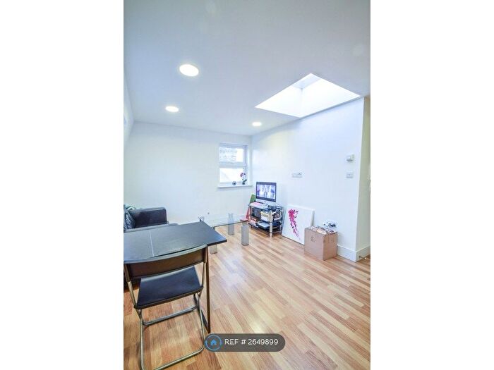 1 Bedroom Flat To Rent In Edith Road, London, W14