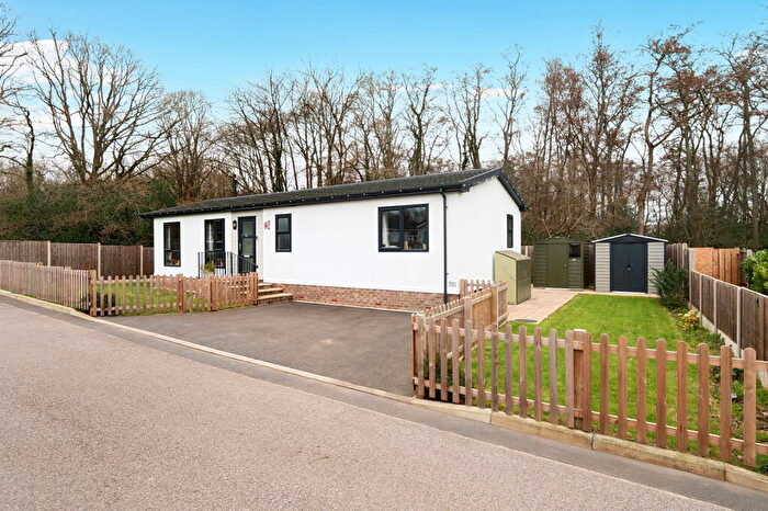 2 Bedroom Park Home For Sale In Third Avenue, Ravenswing Park, Aldermaston, Reading, Berkshire, RG7