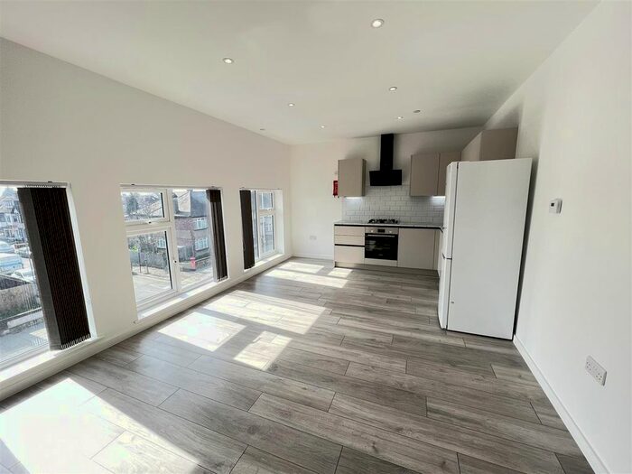 1 Bedroom Flat To Rent In High Road, Chadwell Heath, Romford, RM6