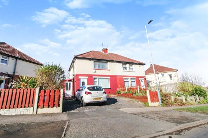 3 Bedroom Semi Detached House For Sale In Thackeray Road, Bradford, BD10