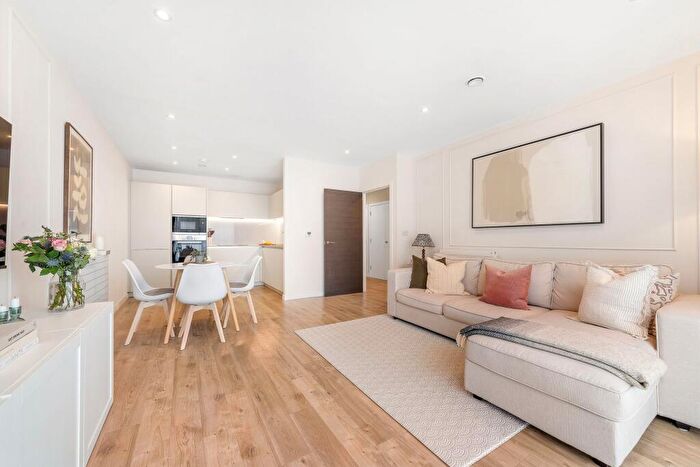 2 Bedroom Flat For Sale In Purbeck Gardens, London, SE26