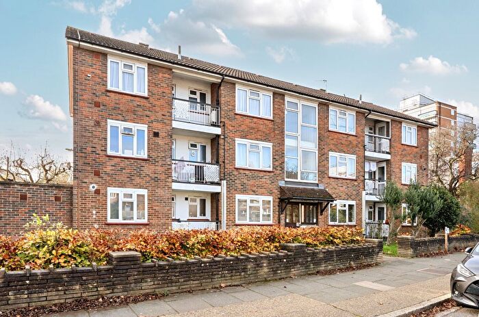 3 Bedroom Flat For Sale In Market Place, London, N2