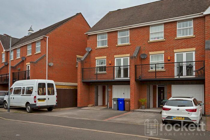 4 Bedroom Town House To Rent In Trentham Lakes, ST4