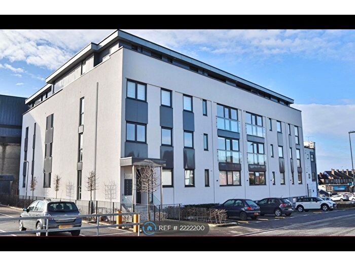 2 Bedroom Flat To Rent In Elizabeth House, East Grinstead, RH19