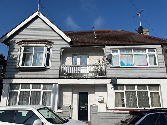 1 Bedroom Apartment To Rent In Brightwell Avenue, Westcliff-on-Sea, Essex, SS0