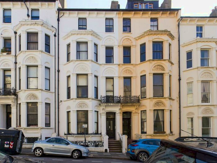 3 Bedroom Flat To Rent In Cambridge Road, Hove, BN3
