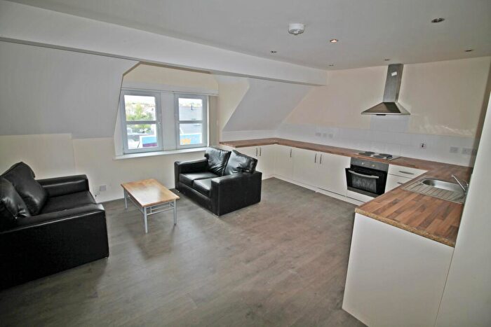 3 Bedroom Flat To Rent In St Martins Row, Albany Road, Roath, CF24