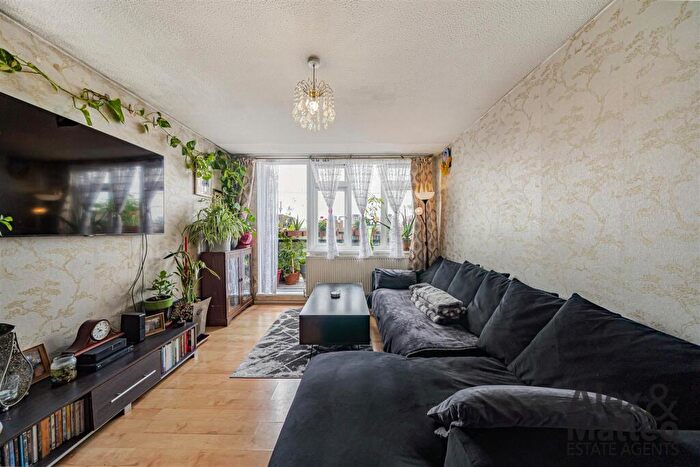2 Bedroom Flat For Sale In Layard Square, Bermondsey, SE16