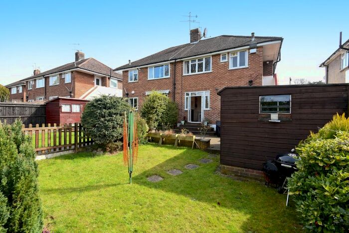 2 Bedroom Maisonette To Rent In Meadow Way, Reigate, RH2