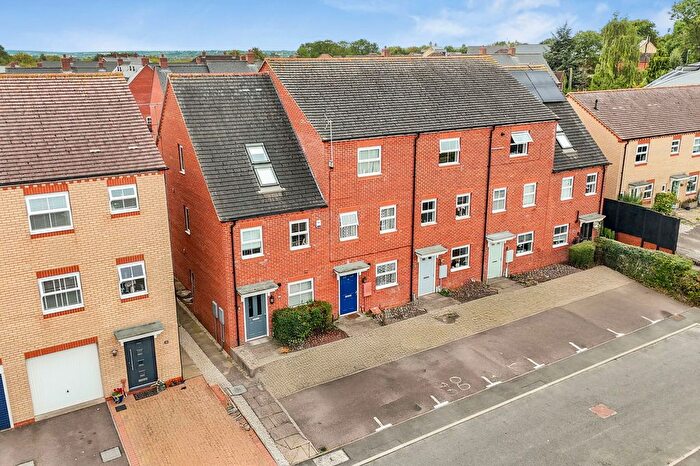 4 Bedroom Terraced House For Sale In Walkers Way, Roade, Northamptonshire, NN7