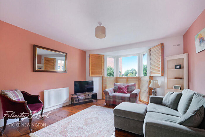 3 Bedroom Flat For Sale In Brooke Road, London, N16