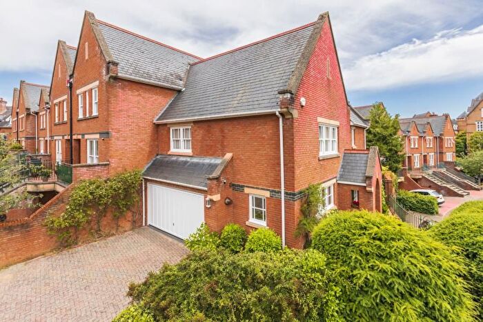 4 Bedroom Town House To Rent In Virginia Water, Surrey, GU25