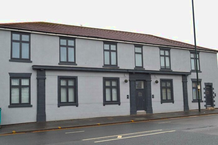 2 Bedroom House To Rent In Oldham Road, Failsworth, M35