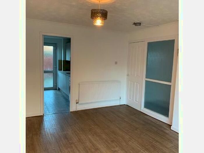 2 Bedroom Flat To Rent In Lennox Gardens, Linlithgow EH49