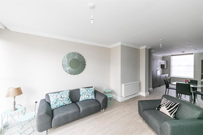 2 Bedroom Apartment To Rent In Clinton House, Clinton Terrace, The Park, NG7