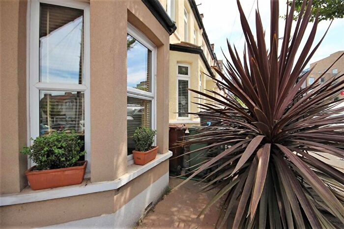 3 Bedroom Terraced House For Sale In Clifford Road, Walthamstow, E17